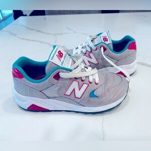 New Balance Elite Edition Women’s 580 - Sz 5.5 (WRT580AK)